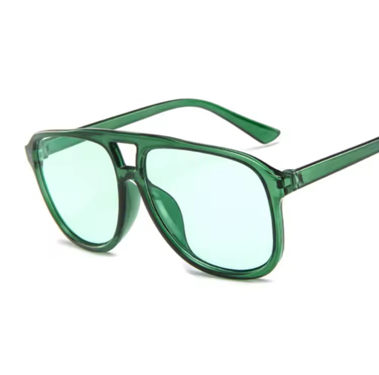 Oversized green sunnies 💚