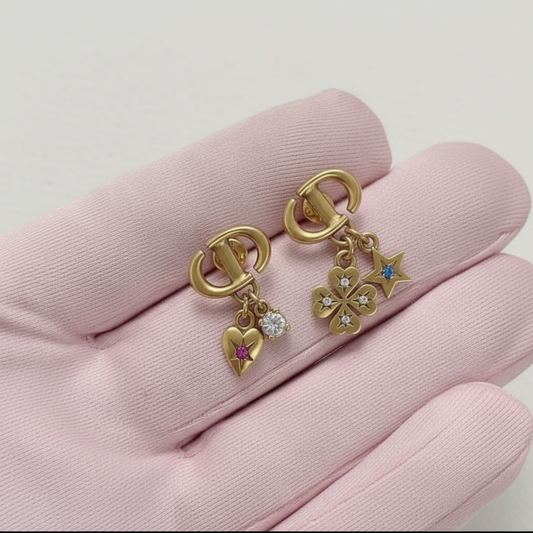 CD charm earrings 🩷💙’