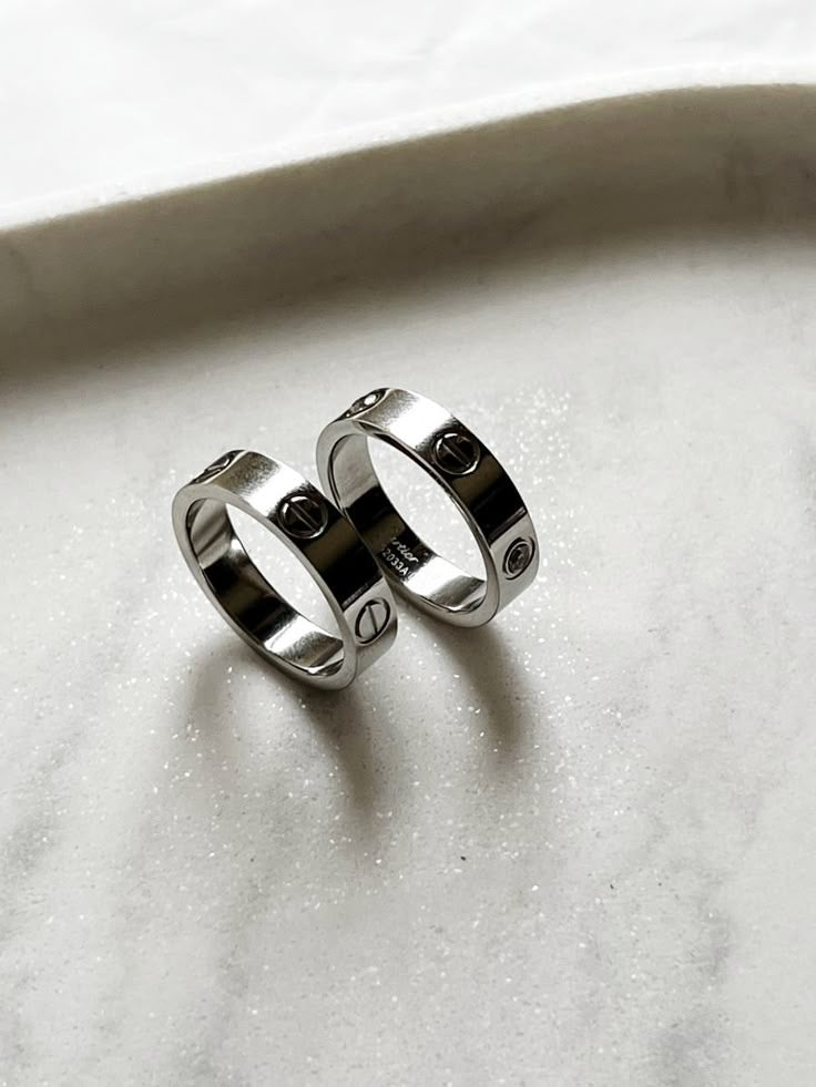 LOVELY rings 🤍’